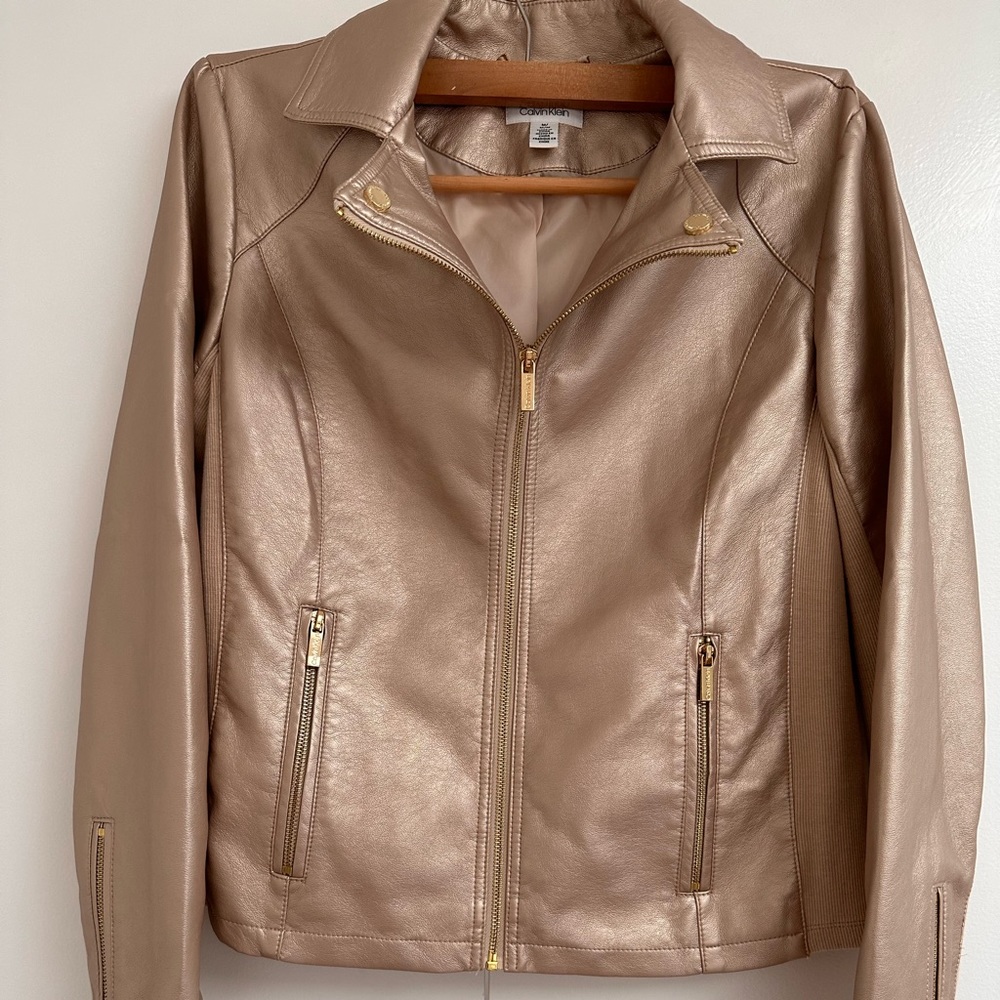 Calvin Klein. Rose gold size M.
